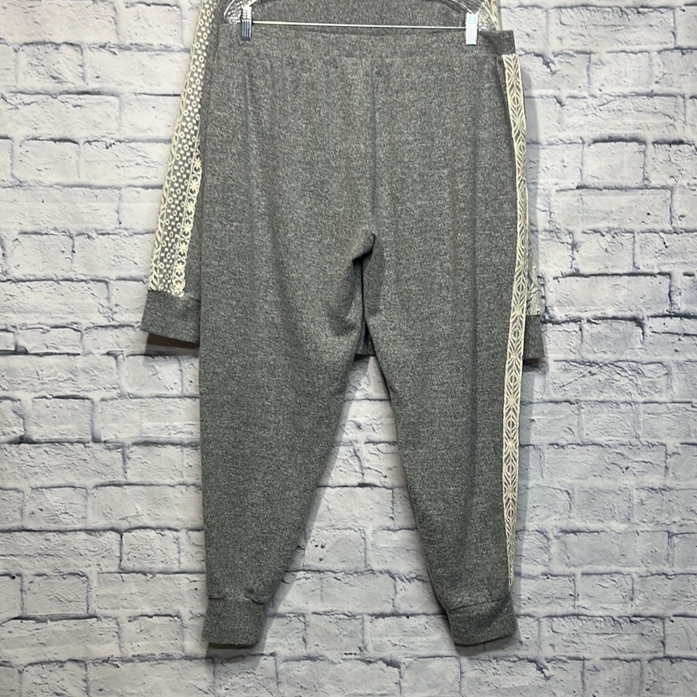 NWOT-Flora Nikrooz Women's Lace Trim Harbor Cozy Pajama Set Charcoal Gray - Picture 9 of 11